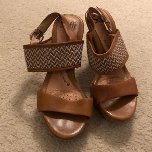 Sofft Natural Leather Tan Platform Heel - size 7
